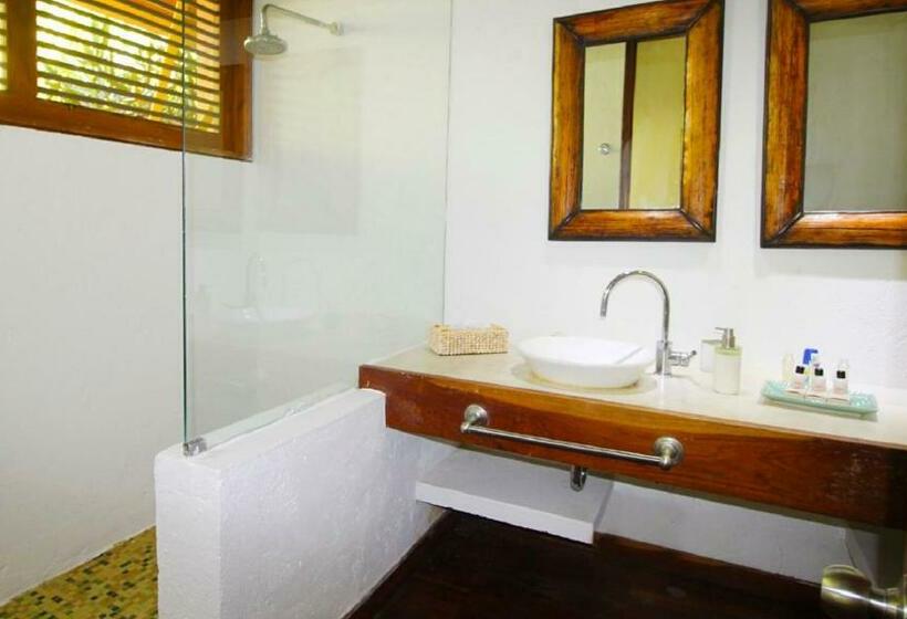 هتل On Vacation Acantilado De La Tierra