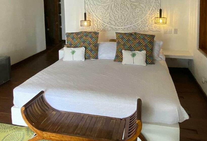 هتل On Vacation Acantilado De La Tierra