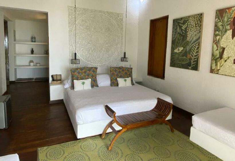 هتل On Vacation Acantilado De La Tierra