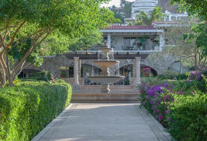 Отель Pedregal Suites Marina And Downtown