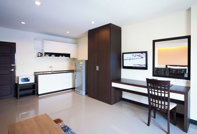 Phavina Hotel Rayong Sha Extra Plus