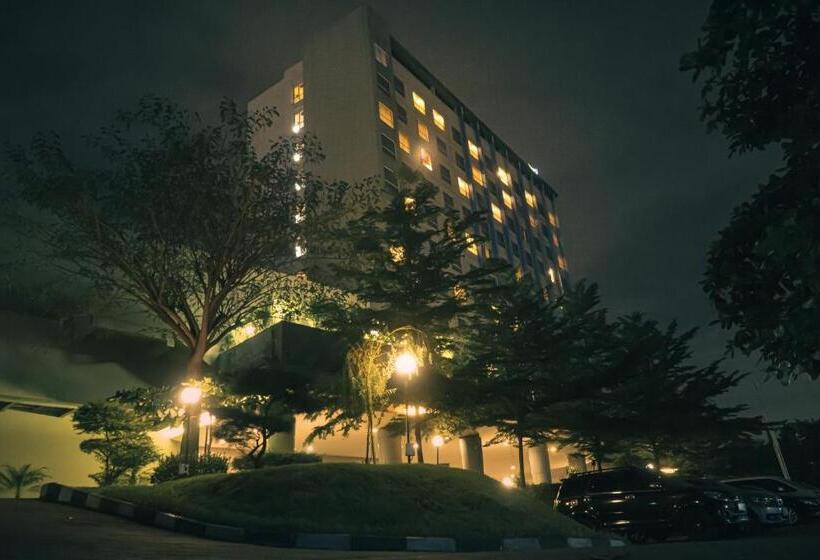 هتل Primebiz  Cikarang