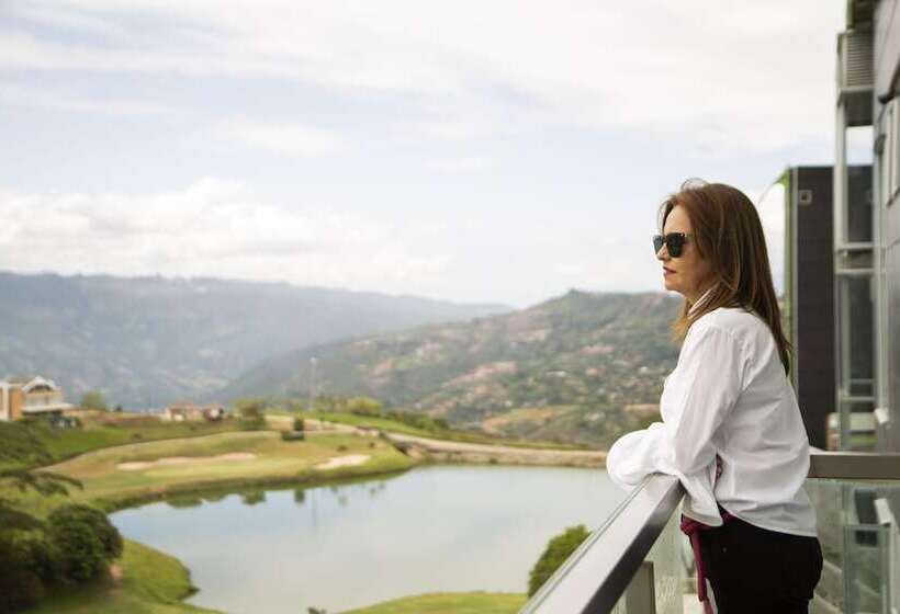 هتل Punta Diamante Premium