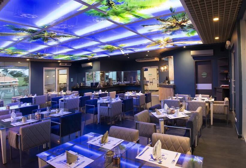 هتل Punta Diamante Premium