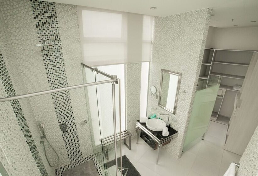 هتل Punta Diamante Premium