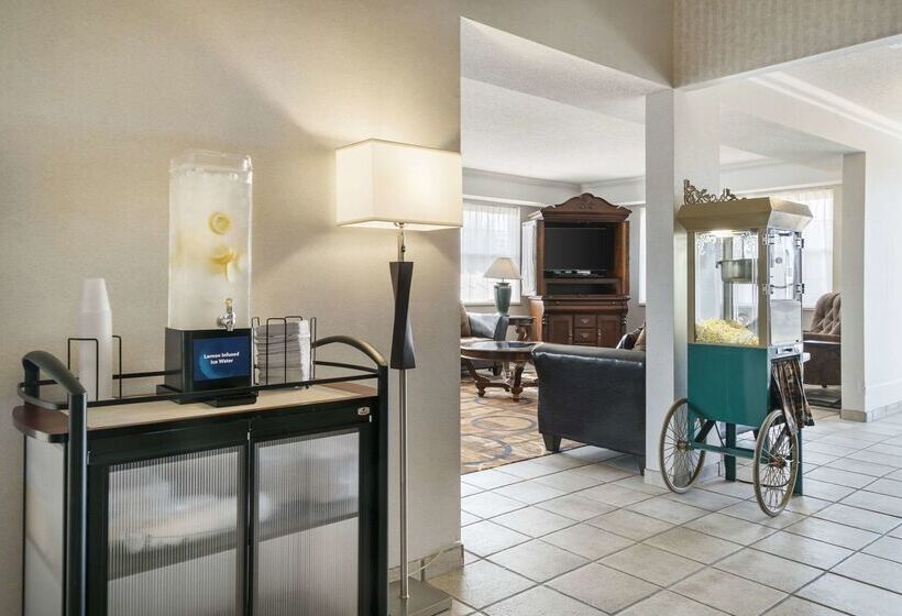 호텔 Quality Inn & Suites