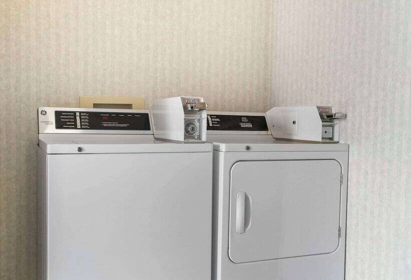 호텔 Quality Inn & Suites