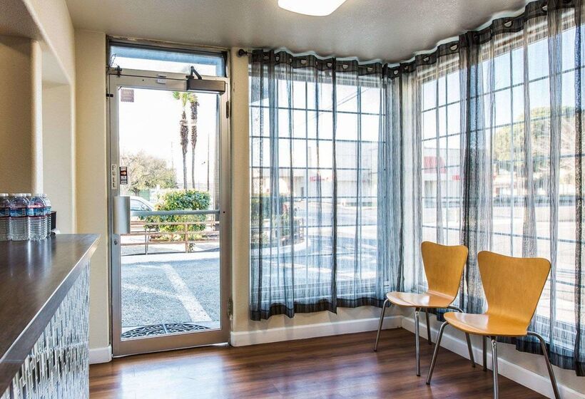 ホテル Rodeway Inn Downtown Hanford