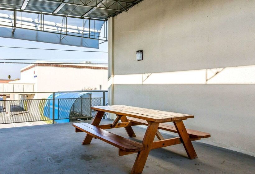 ホテル Rodeway Inn Downtown Hanford