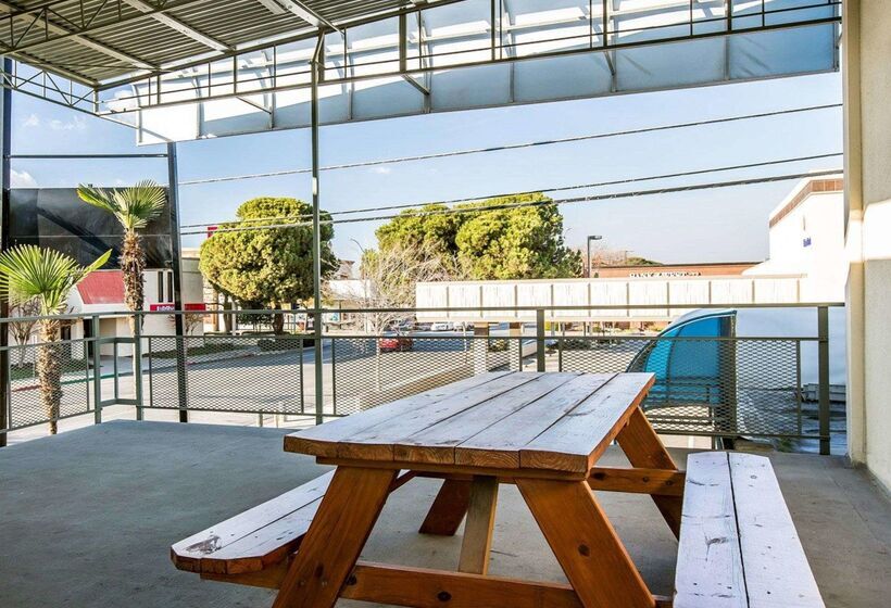 ホテル Rodeway Inn Downtown Hanford