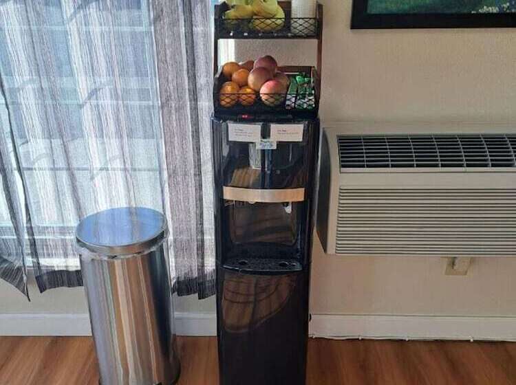 ホテル Rodeway Inn Downtown Hanford