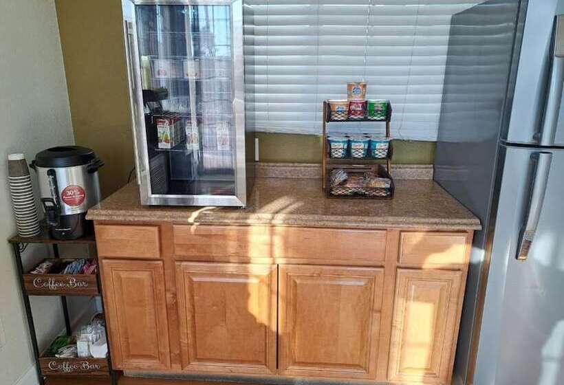 ホテル Rodeway Inn Downtown Hanford