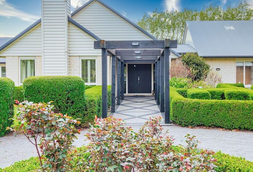 בית מלון כפרי Ruapehu Country Lodge