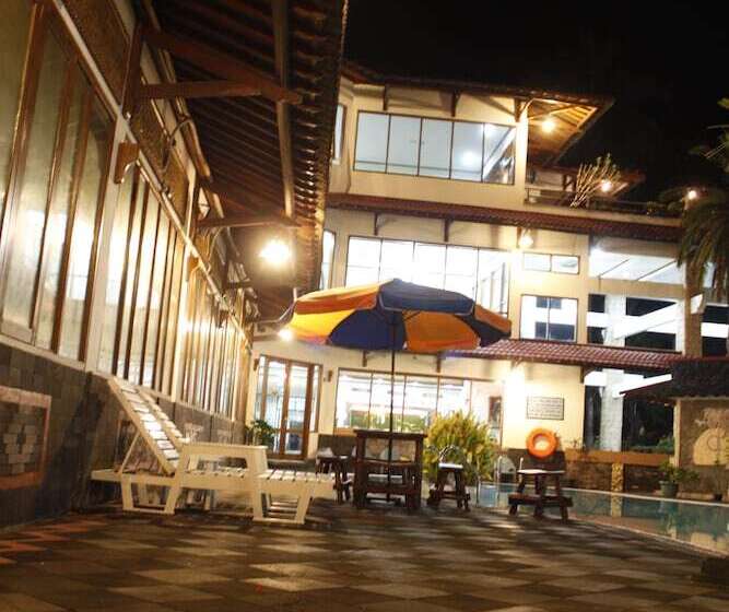 هتل Surya Pesona Beach