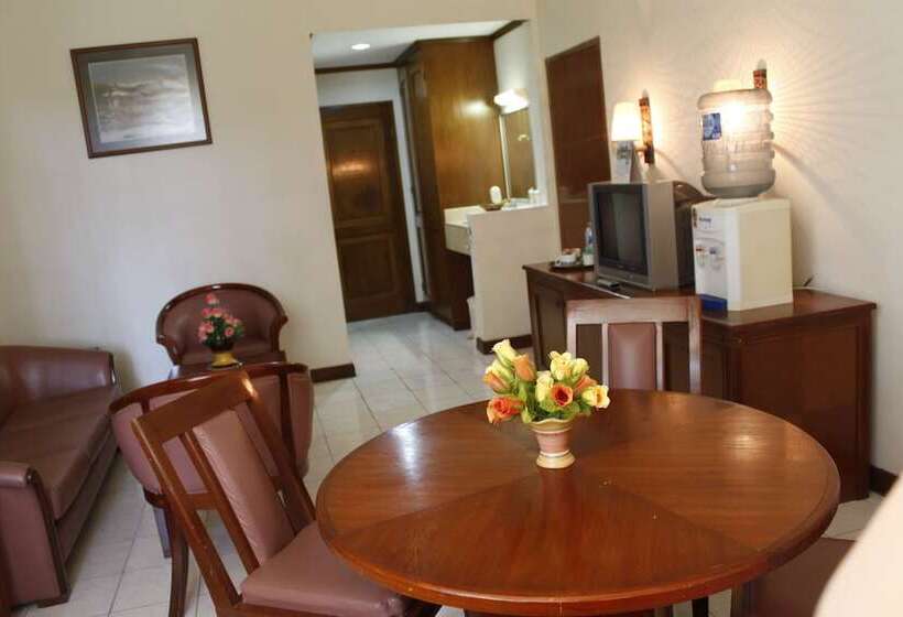 호텔 Surya Pesona Beach