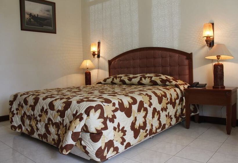 호텔 Surya Pesona Beach