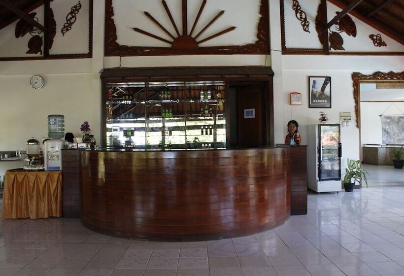 호텔 Surya Pesona Beach