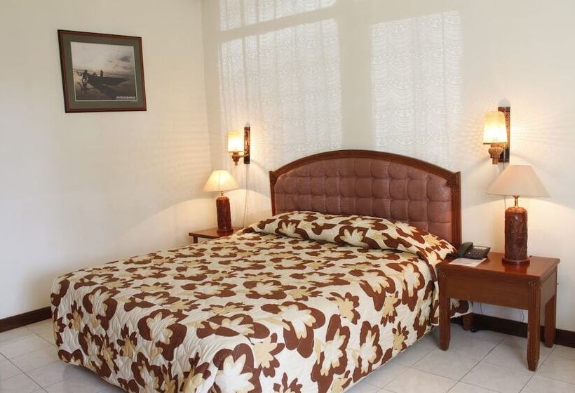 호텔 Surya Pesona Beach