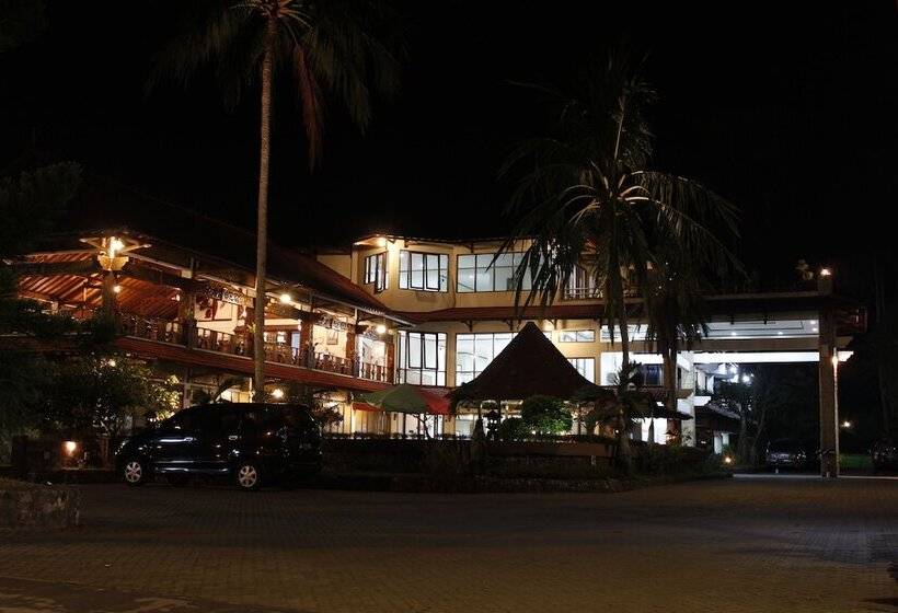 호텔 Surya Pesona Beach