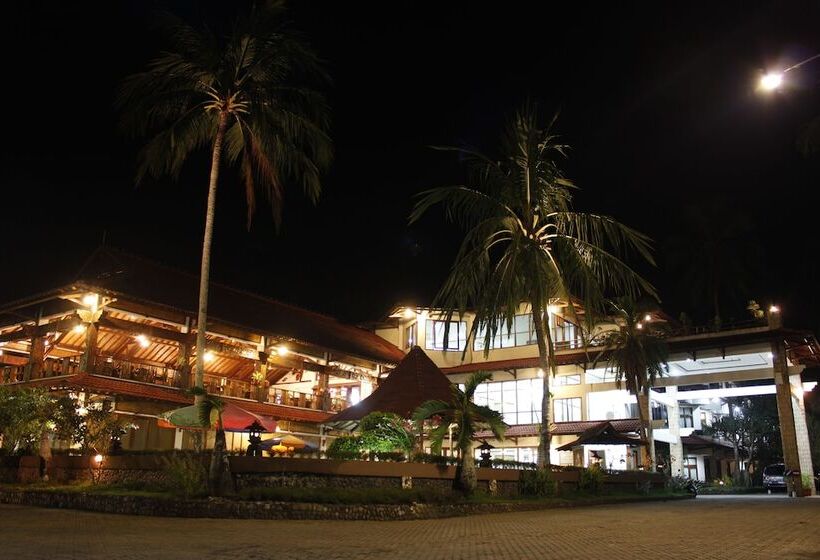 호텔 Surya Pesona Beach