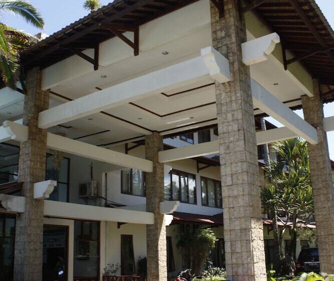 호텔 Surya Pesona Beach