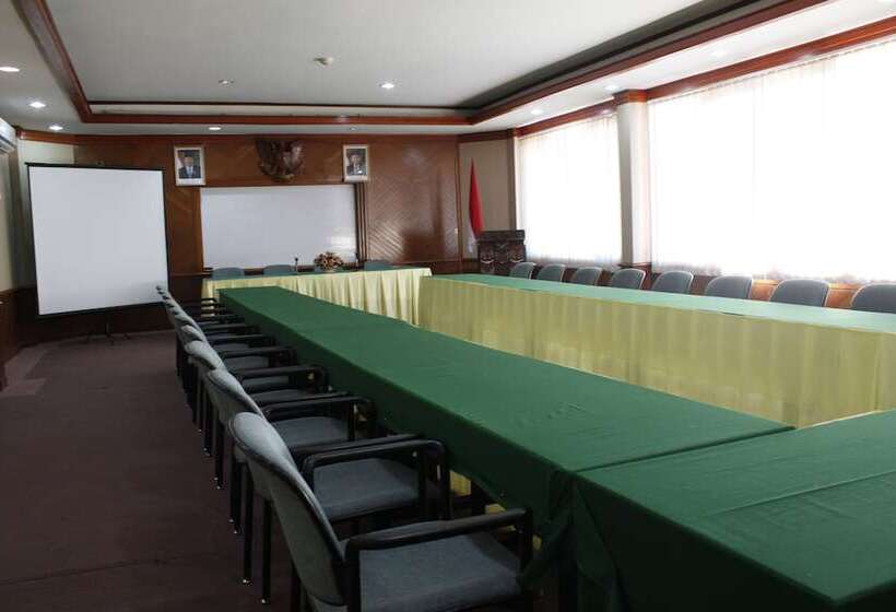 هتل Surya Pesona Beach