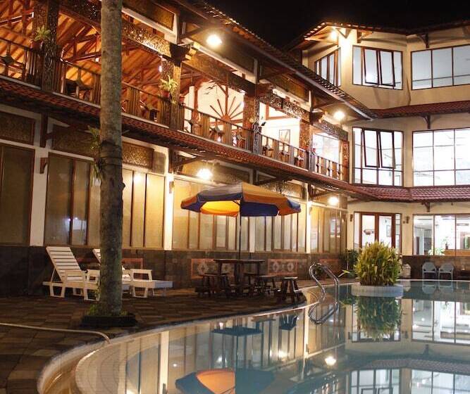 호텔 Surya Pesona Beach