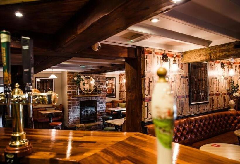 호텔 The Black Horse Inn