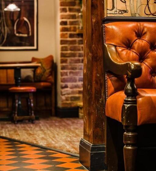 호텔 The Black Horse Inn