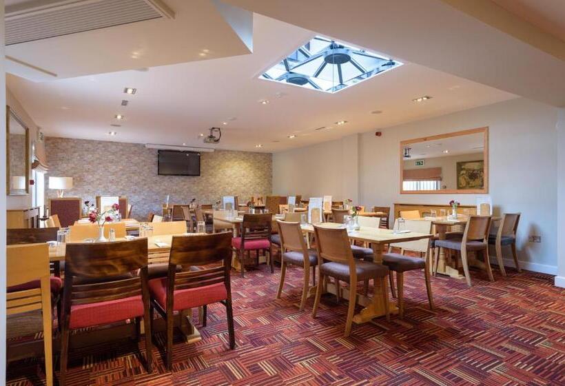 Отель The Britannia Inn & Waves Restaurant