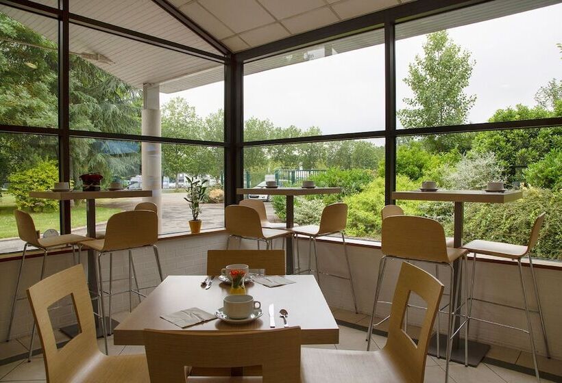 Отель The Originals City, Clos De L Orgerie ,château Gonthier