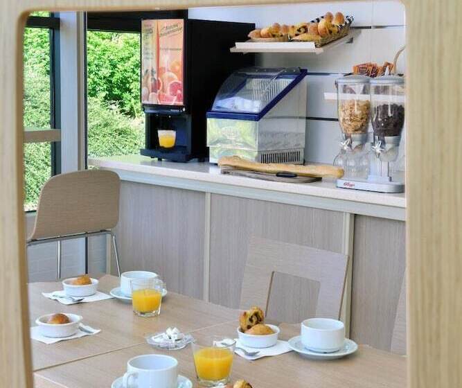 Отель The Originals City, Clos De L Orgerie ,château Gonthier