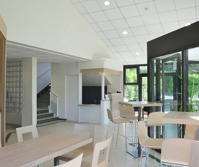 Отель The Originals City, Clos De L Orgerie ,château Gonthier