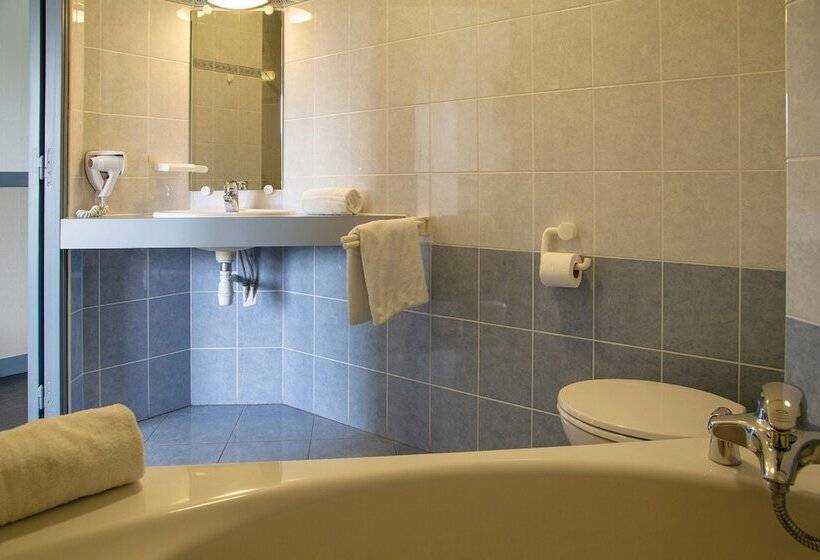 Отель The Originals City, Clos De L Orgerie ,château Gonthier