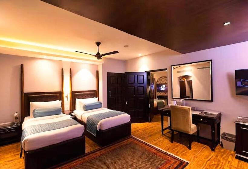 Hotel The Vintage Srinagar At Dal Lake