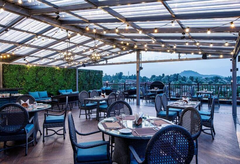 Hotel The Vintage Srinagar At Dal Lake