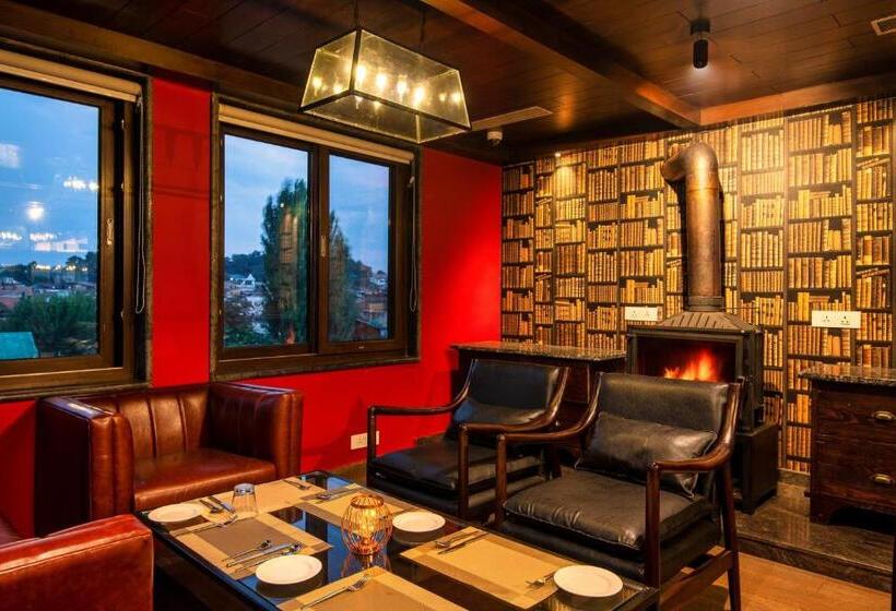 Hotel The Vintage Srinagar At Dal Lake