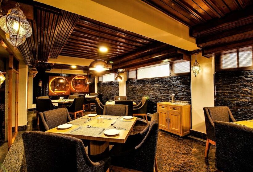 Hotel The Vintage Srinagar At Dal Lake