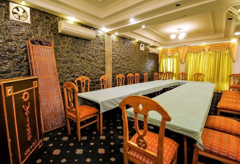 Hotel The Vintage Srinagar At Dal Lake