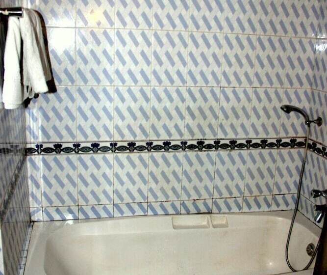 Hotel The Vintage Srinagar At Dal Lake