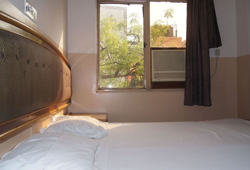 酒店 Westend Holiday Home 5 Mint From Nizamuddin Railway Station