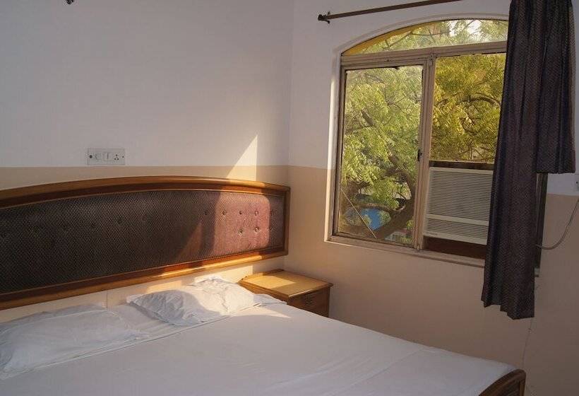 فندق Westend Holiday Home 5 Mint From Nizamuddin Railway Station