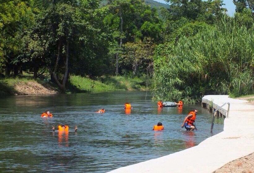 فندق Worawee Resort & Spa