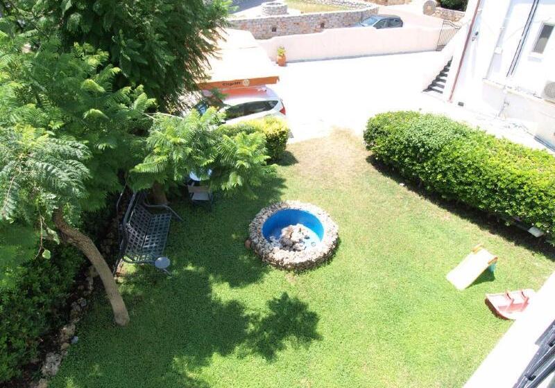 Kleopatra Traditional Hotel Apartments