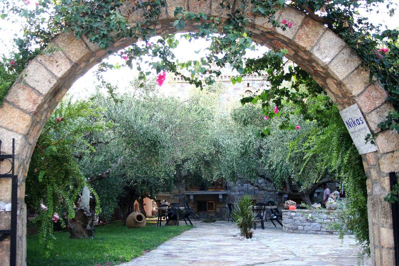 Nikas Rooms & Apartments