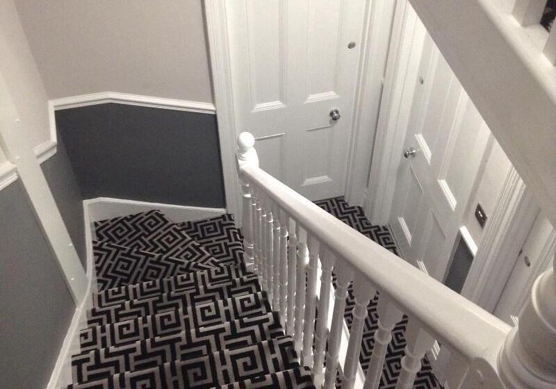 پانسیون Cassandra Guest House