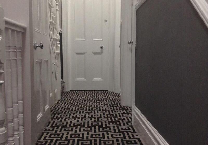 پانسیون Cassandra Guest House