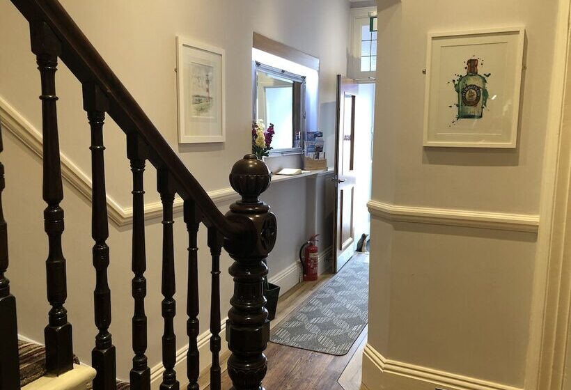 بنسيون Edgcumbe Guest House