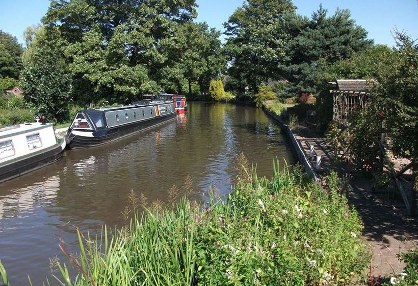 ペンション Amber House