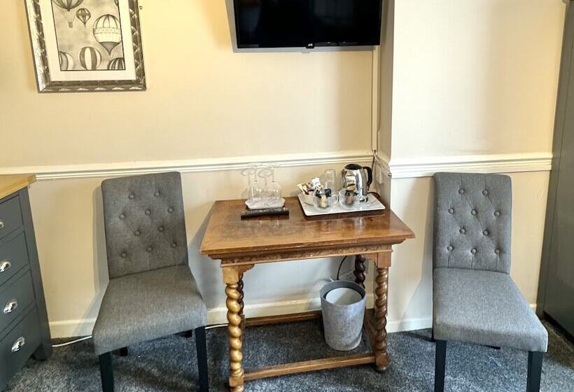 بنسيون The Angove